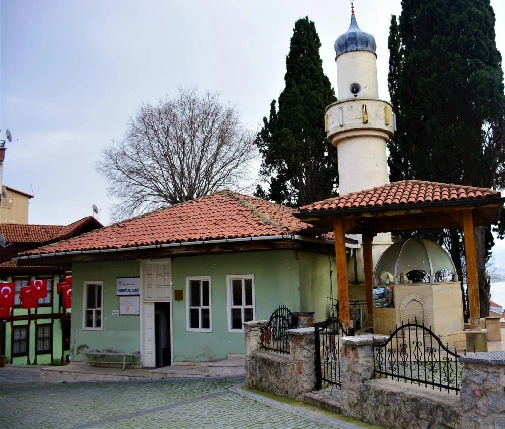 Bu caminin sırrı çözülemiyor: 390 yıldır ayakta! Dikkat çeken saat detayı